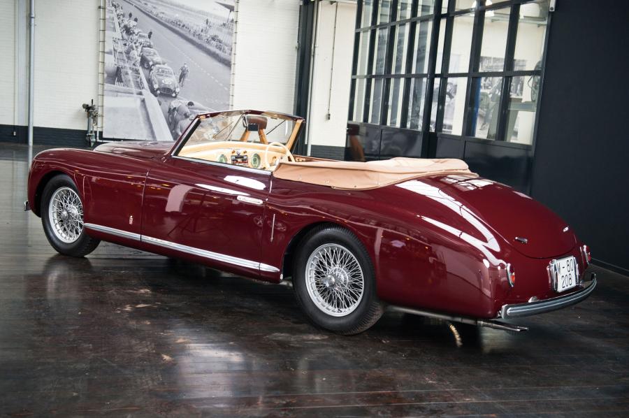  Alfa Romeo 6C 2500 Sport Cabriolet 1948 года  (фото 9 из 31)